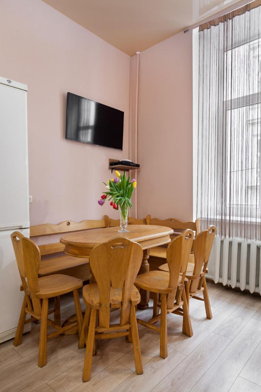 Ferienwohnung Friends House On Square Rynok Lemberg Exterior foto