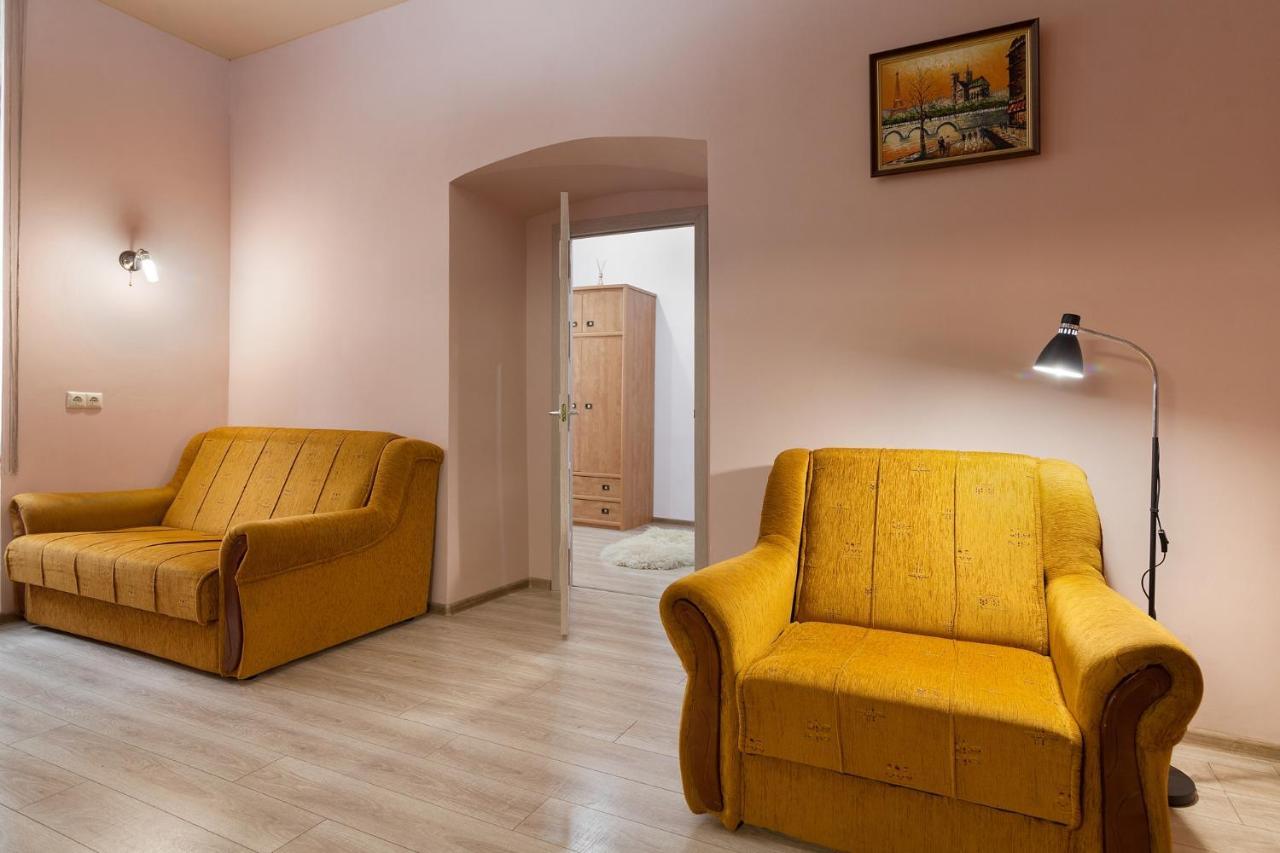 Ferienwohnung Friends House On Square Rynok Lemberg Exterior foto
